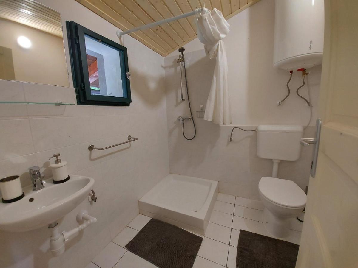 Apartmaji Hedera Komen Εξωτερικό φωτογραφία