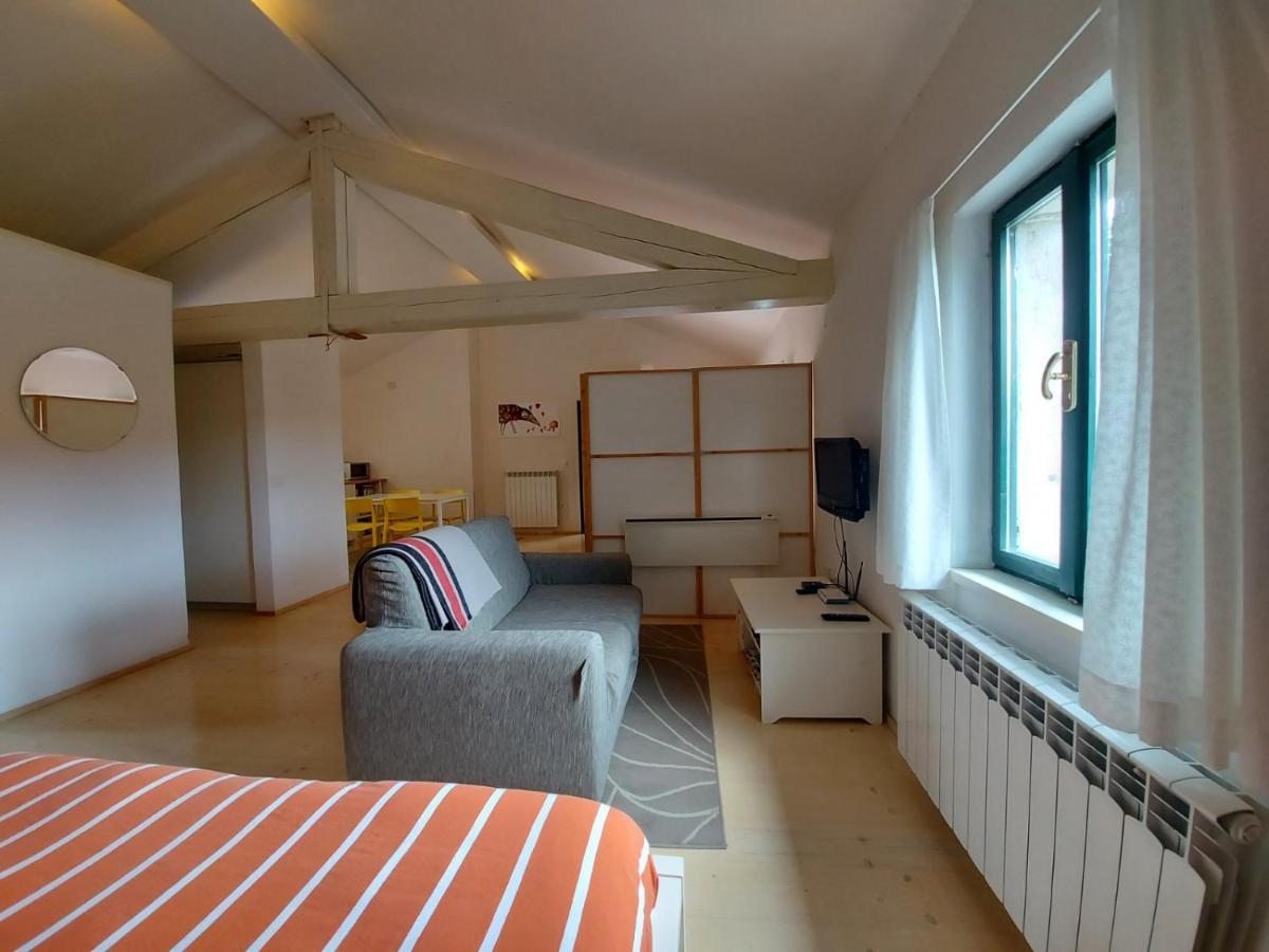 Apartmaji Hedera Komen Εξωτερικό φωτογραφία