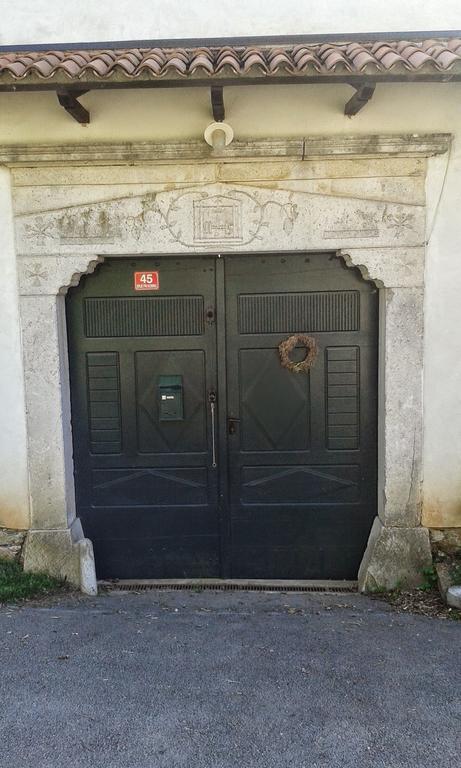 Apartmaji Hedera Komen Εξωτερικό φωτογραφία